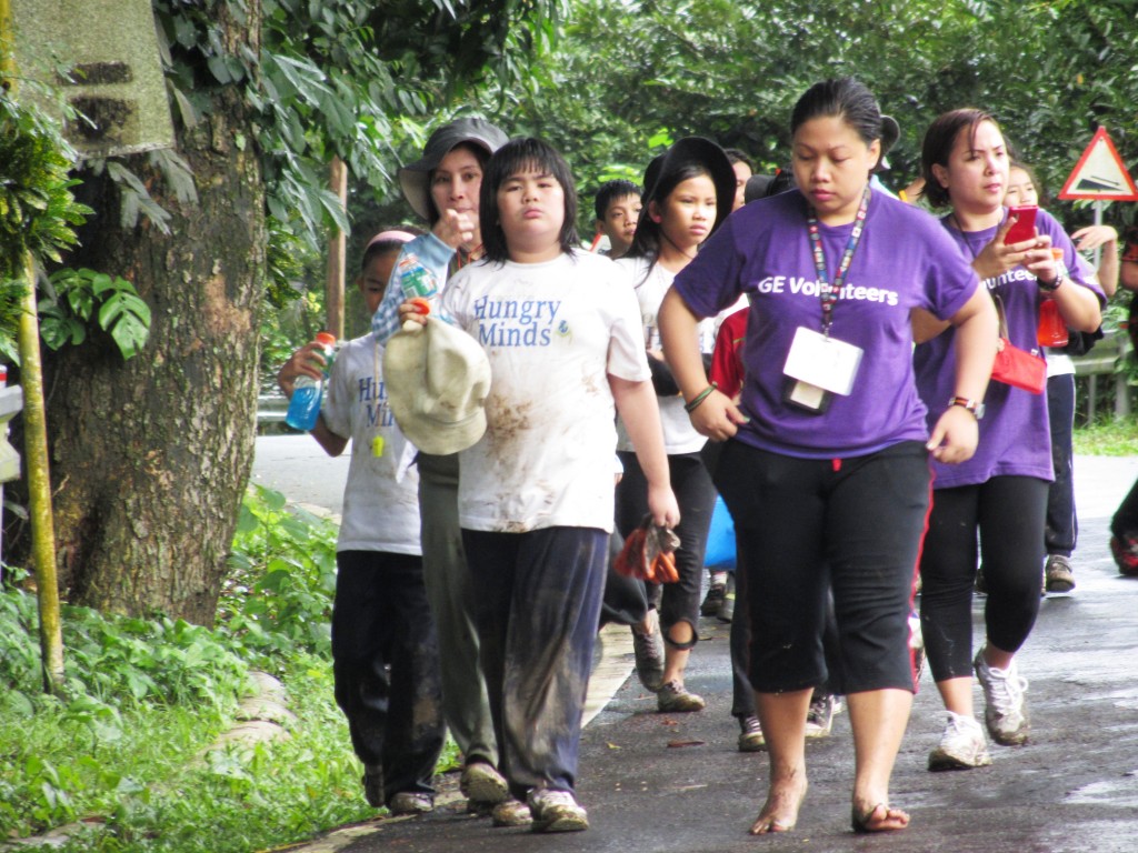 Ate Jec and Rose Anne lead their team after finishing the Obstacle Course. 